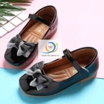 Bouts arrondis avec petit nœud classique sur l'avant de la chaussure - Semelle extérieure antidérapante - Petit talon carré de 0.5 cm
Pointure : 24 au 30