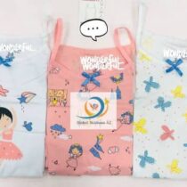 Ce sous-vêtement pour fille propose une variété de styles, des débardeurs et des boxer. Conçus pour le confort et la durabilité. Fabriqués à partir de matériaux de haute qualité, ces produits sont parfaits pour les enfants actifs.