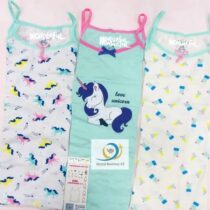 Ce sous-vêtement pour fille propose une variété de styles, des débardeurs et des boxer. Conçus pour le confort et la durabilité. Fabriqués à partir de matériaux de haute qualité, ces produits sont parfaits pour les enfants actifs.