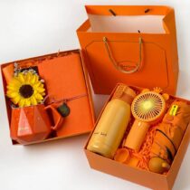 Détails du coffret:

Thermos

Parapluie

Ventilo manchette