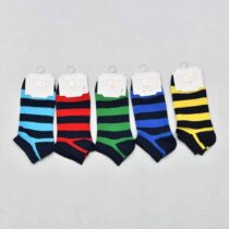 Des chaussettes mi-hautes majoritairement composées de coton.