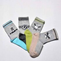 Les pieds des enfants seront au chaud avec  nos chaussettes classiques