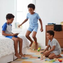 Lot de 3 boxers enfant coton doux, confortables et ajustés, parfaits pour garçon, sans motif, en couleurs sobres, pour un usage quotidien élégant.

❀ Coton doux et extensible pour un confort optimal toute la journée
❀ Coloris : bleu ciel, noir, gris chiné, bleu roi – unis et élégants
❀ Coupe ajustée avec taille élastiquée pour un maintien parfait