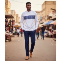 Chemise homme coton blanche élégante, manches longues, col mao et bande bleue rayée, idéale pour un style chic et traditionnel en toute occasion. ❀ Manches longues, coupe droite, col mao minimaliste ❀ Couleur : blanche avec bande bleue marine rayée ❀ Tissu coton doux, confortable et respirant
❀ Couleur : Blanche