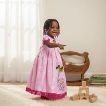 Robe fille 2 ans en bazin riche rose, brodée animal et ballons, manches bouffantes, idéale pour anniversaire, fête ou cérémonie enfant élégante.
❀ Idéale pour anniversaire, cérémonie, sortie élégante
❀ Couleur : Rose claire