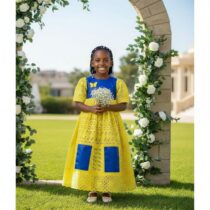 Robe cérémonie fille 7 ans bleu bic et jaune, brodée chic, idéale mariage ou baptême, élégante et confortable pour toutes occasions spéciales. ❀ Taille 7 ans, coupe ample confortable, manches courtes bouffantes, poches fonctionnelles ❀ Couleur bleu bic et jaune lumineux, détails brodés papillon, tissu ajouré coton ❀ Robe légère et raffinée, parfaite pour fêtes, cérémonies et anniversaires
❀ Couleur : BLEU BIC