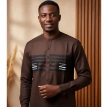 Chemise homme coton marron foncé manches longues, coupe droite élégante, pagne tissé, idéale pour occasions formelles ou décontractées, taille M. ❀ Taille M, coupe droite confortable ❀ Couleur vert foncé, tissu coton épais ❀ Manches longues, col rond moderne
❀ Couleur : vert foncé