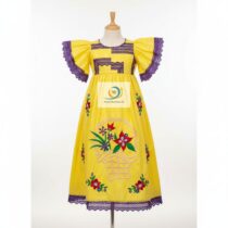 Robe cérémonie fille 3 ans jaune en coton brodé mauve, idéale mariage ou baptême. Élégante, confortable et artisanale, parfaite pour occasions festives.
❀ Matière : coton léger, respirant et agréable à porter
❀ Couleur : jaune