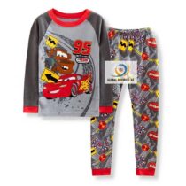 Laissez vos petits explorer leur univers de dessins animés préférés même pendant le sommeil avec notre Ensemble Pyjama Enfant à Motif Dessin Animé pour Garçon et Fille. Confortable, doux et élégant, il apporte la magie de Disney directement à leur chambre. Offrez à votre petit sa propre aventure nocturne.